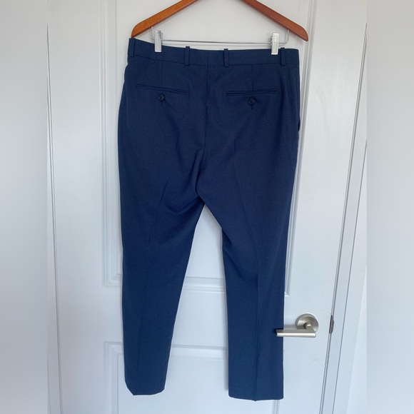 Perry Ellis pants. - Picture 2 of 4